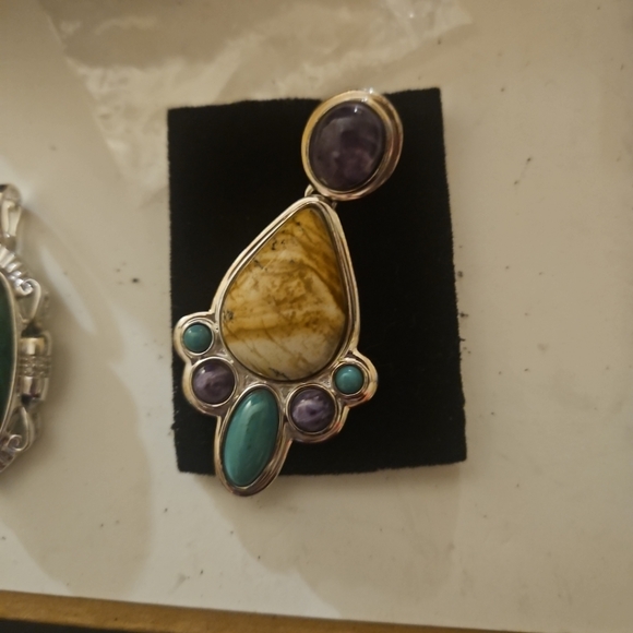 Pendant - Picture 2 of 2